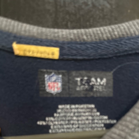 Gently worn, NFL Team Chicago Bears long sleeved shirt.  XL - Picture 2 of 2